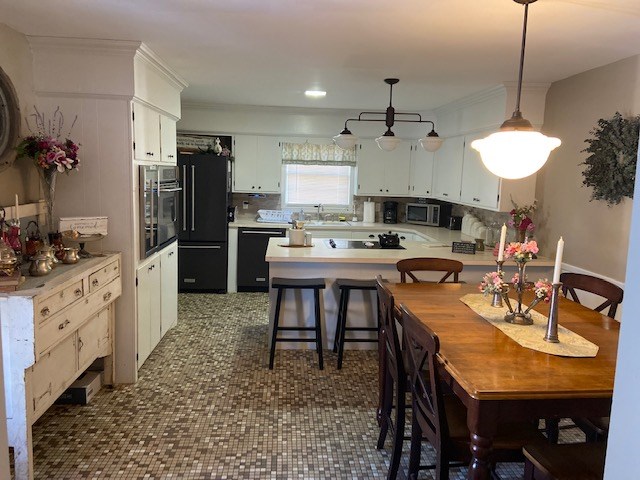 405 Pembroke Ln, Ellinwood, KS 67526