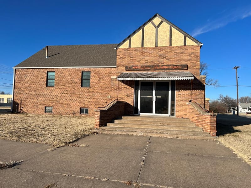 420 N Main St, St John, KS 67576