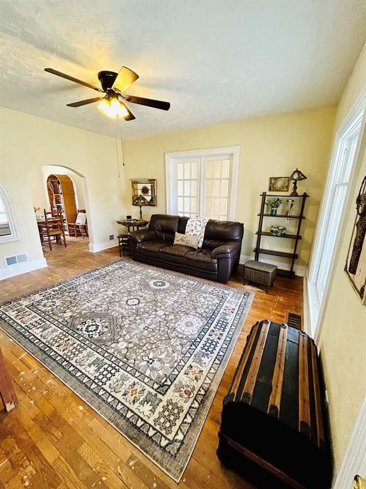 213 E Lost St, Lincoln, KS 67455