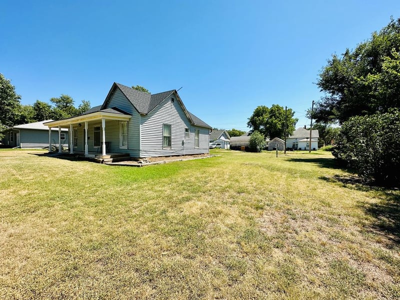 213 E Lost St, Lincoln, KS 67455