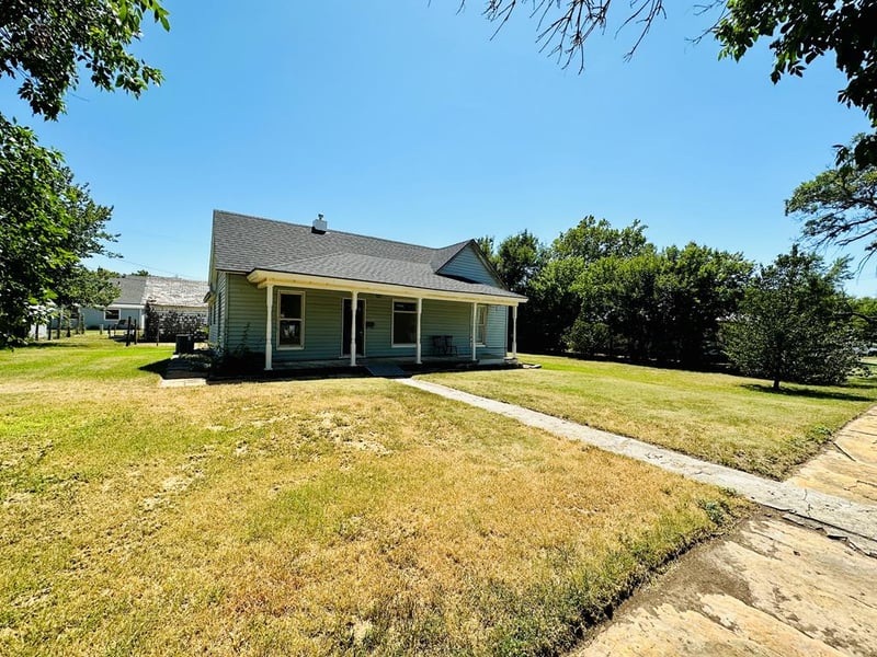 213 E Lost St, Lincoln, KS 67455