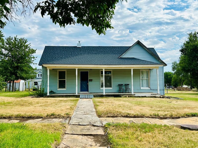213 E Lost St, Lincoln, KS 67455
