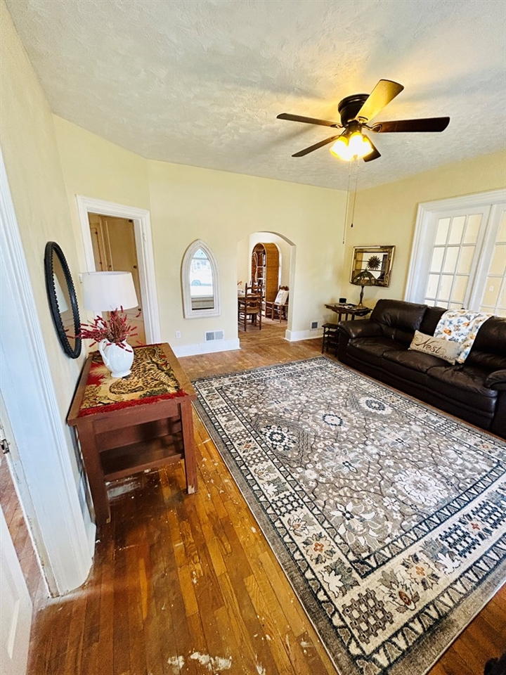 213 E Lost St, Lincoln, KS 67455