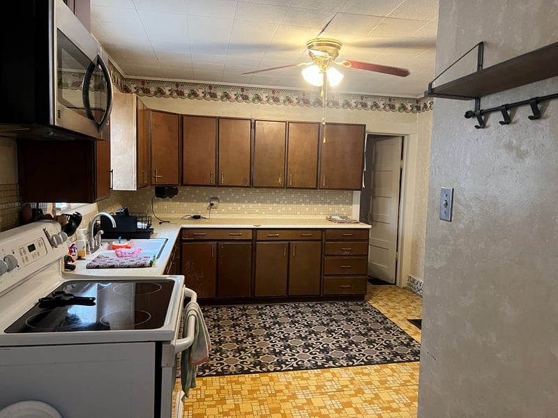 412 E 3rd Ave, St John, KS 67576