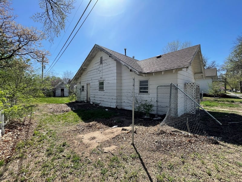 103 N Broadway, St John, KS 67576