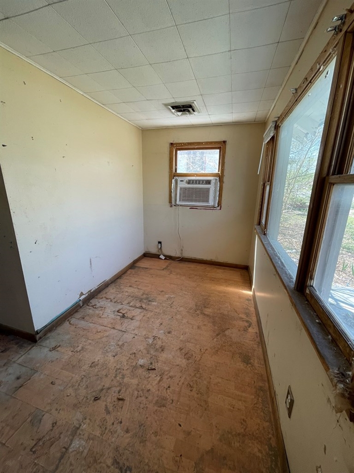 103 N Broadway, St John, KS 67576