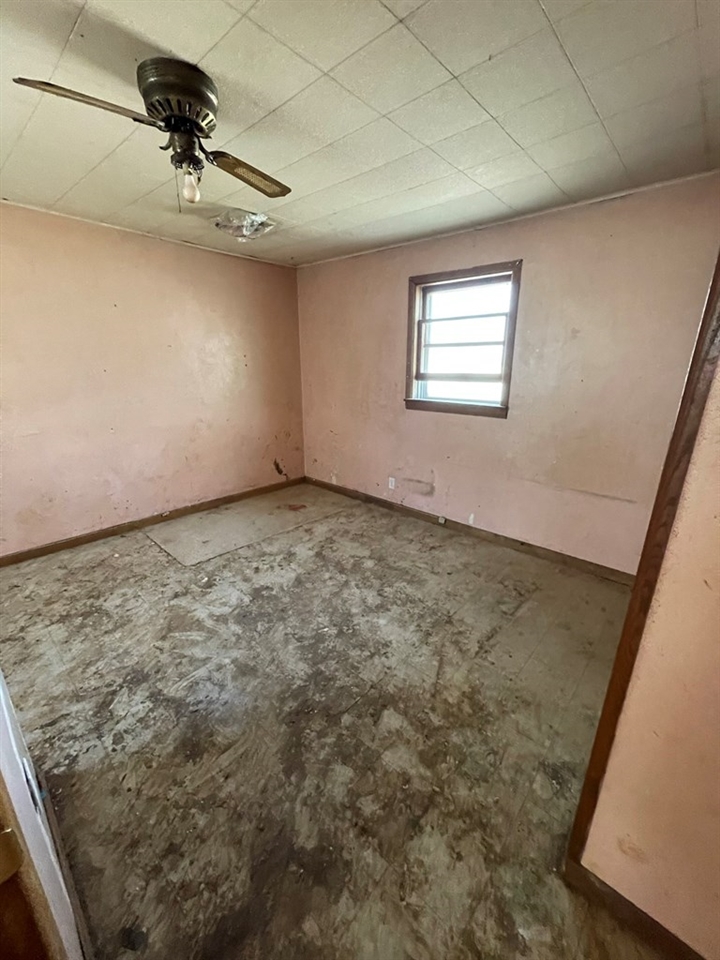 103 N Broadway, St John, KS 67576
