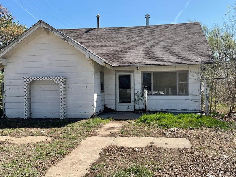 103 N Broadway, St John, KS 67576