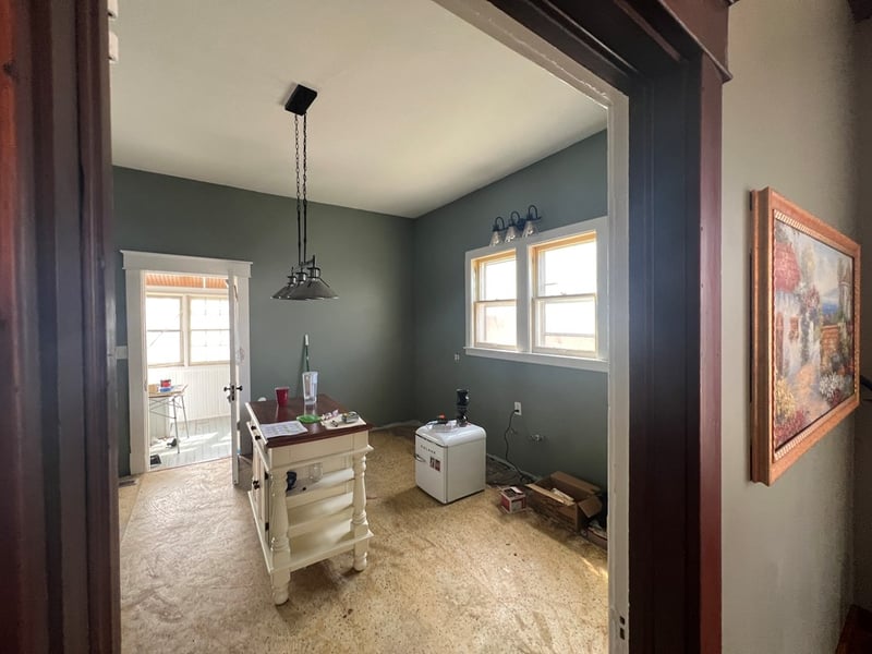 422 N Main St, Hoisington, KS 67544