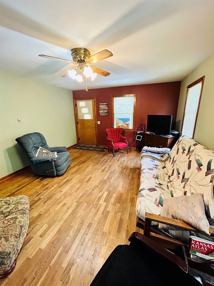 330 N Illinois Ave, Sylvan Grove, KS 67481