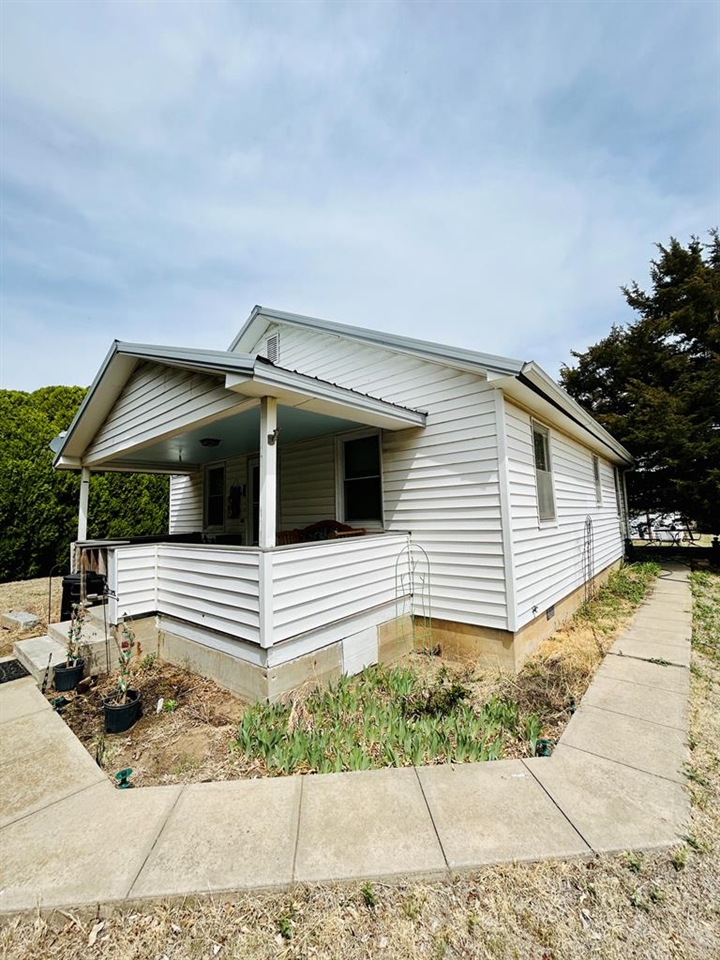 330 N Illinois Ave, Sylvan Grove, KS 67481