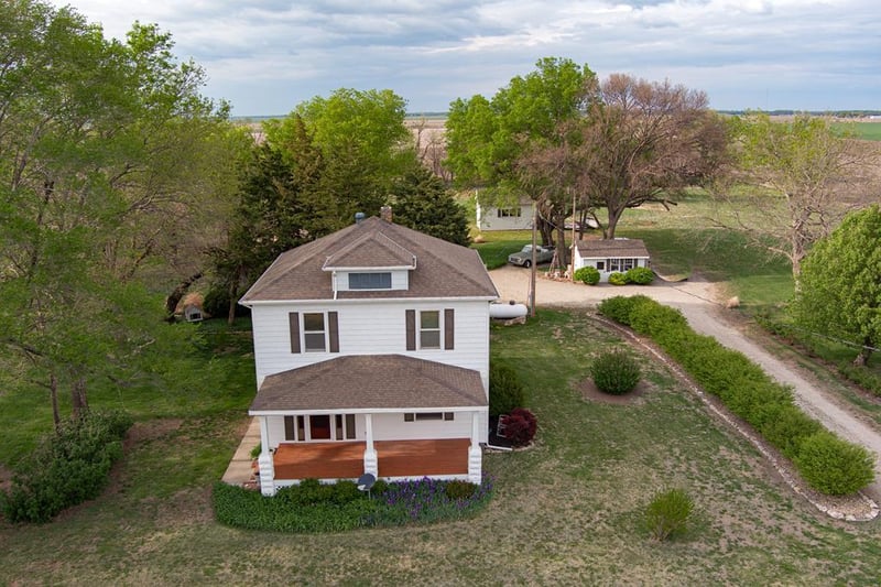 7293 E Mariposa Rd, New Cambria, KS 67470