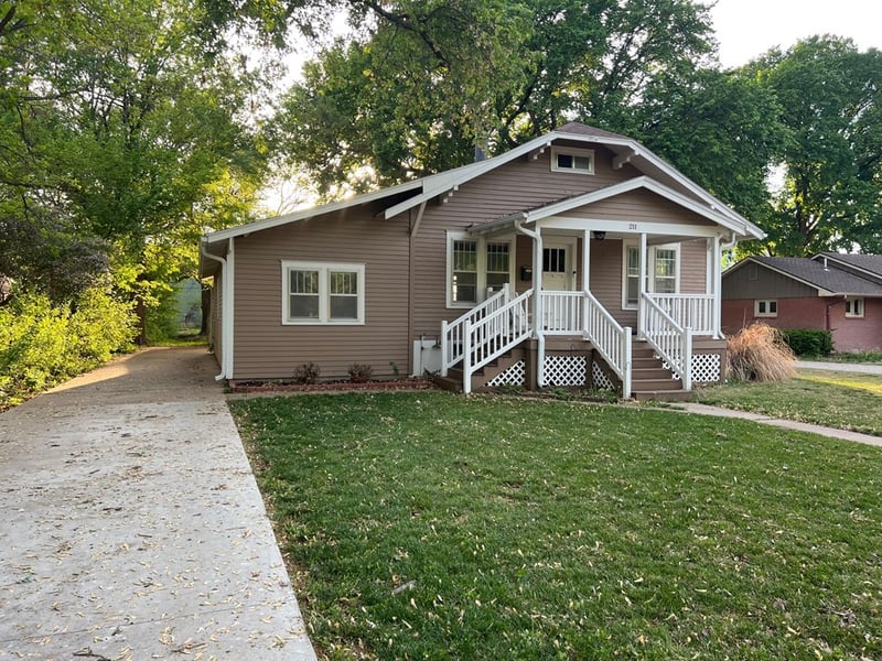 211 N 4th St, Sterling, KS 67579