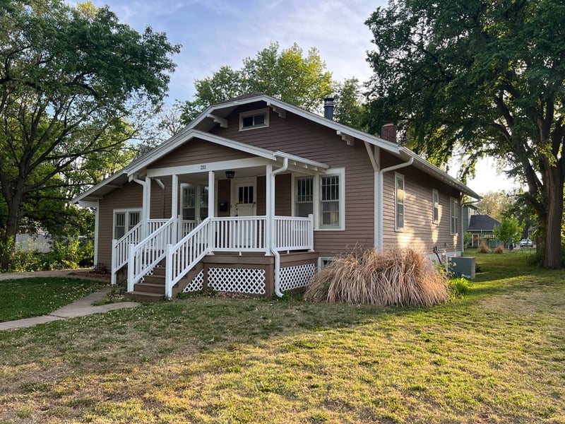 211 N 4th St, Sterling, KS 67579