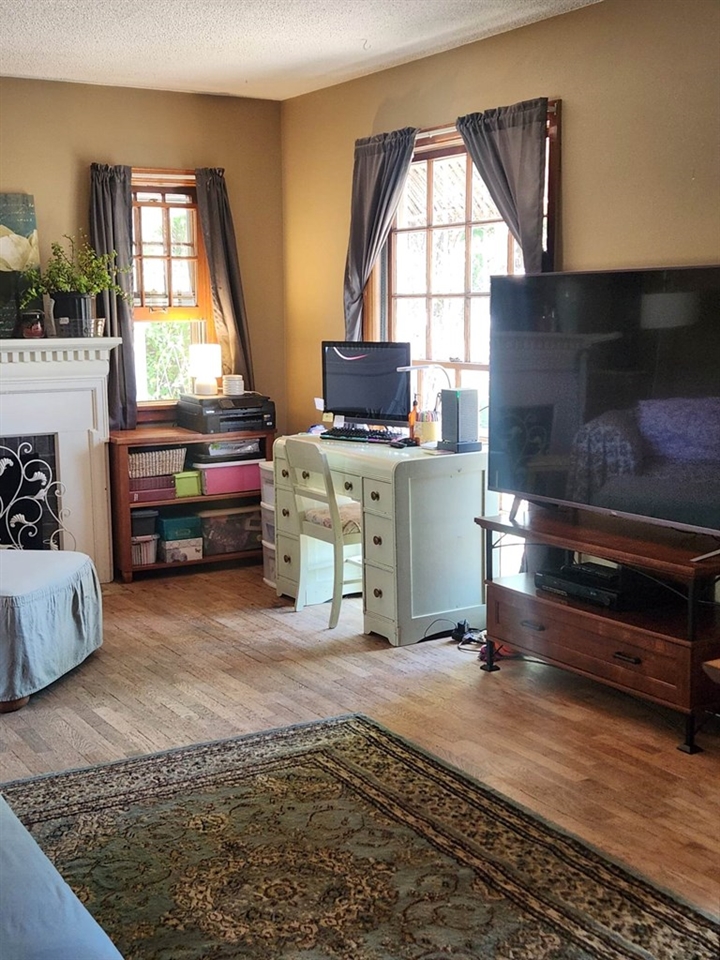 212 S Main St, St John, KS 67576
