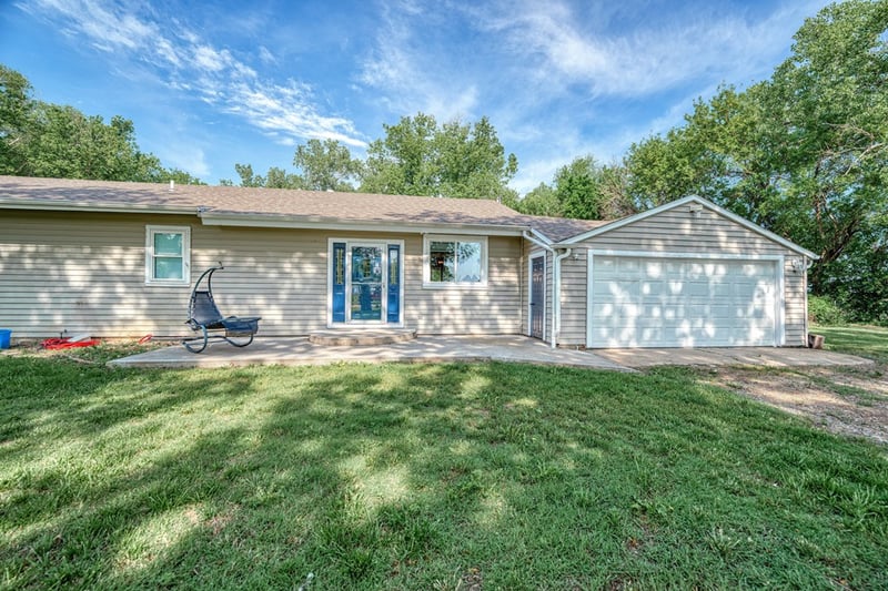 107 N Ash St, New Cambria, KS 67470