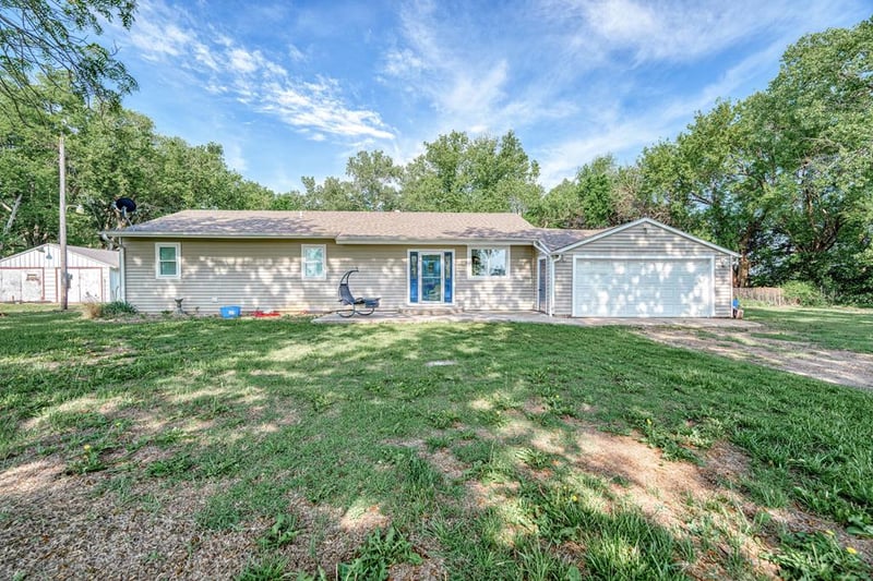107 N Ash St, New Cambria, KS 67470