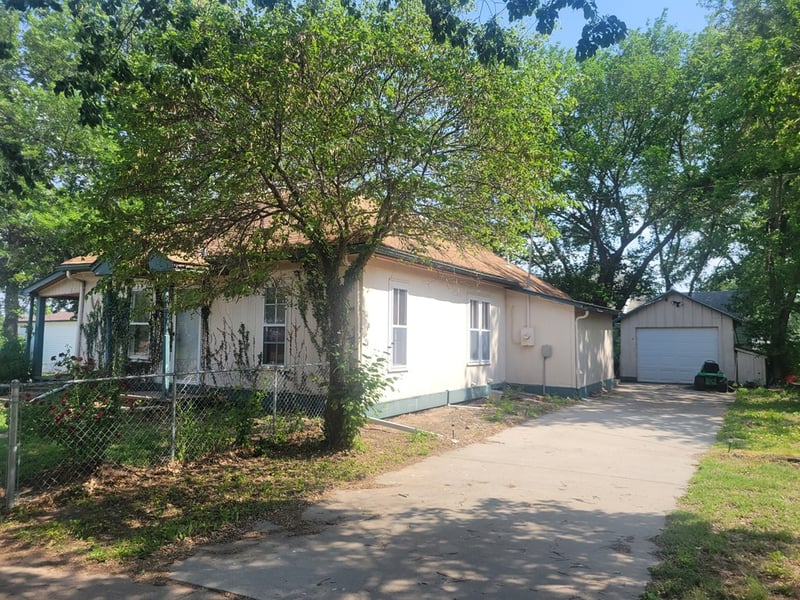 218 W 1st, Miltonvale, KS 67466