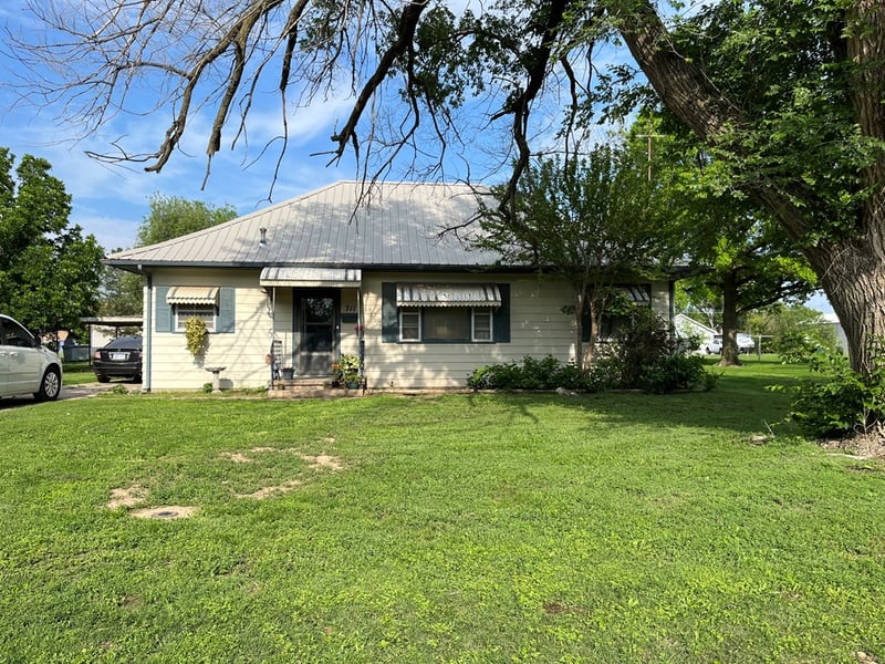 711 N Nutting, St John, KS 67576