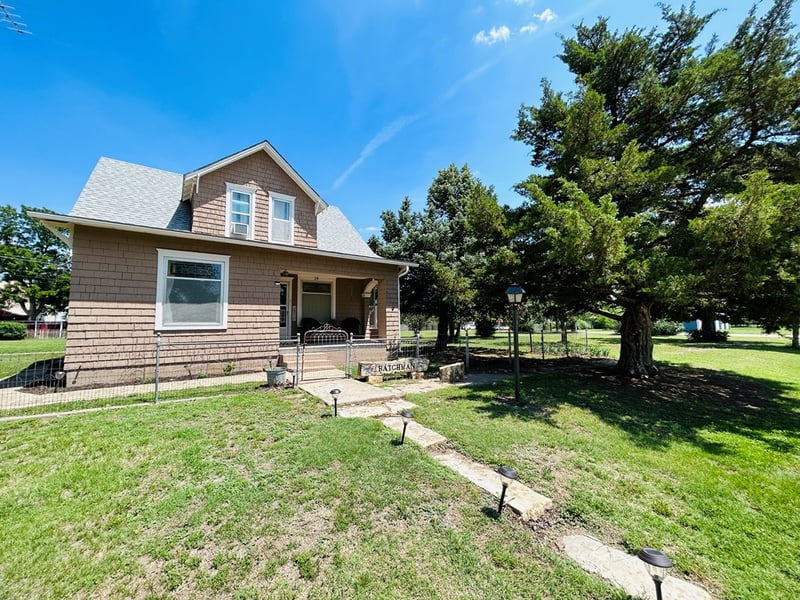 211 S Virginia Ave, Sylvan Grove, KS 67481