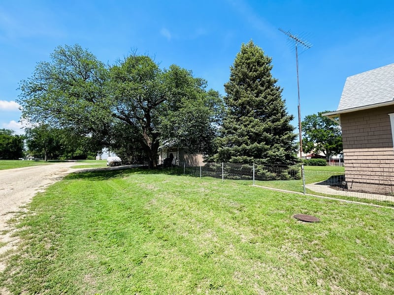211 S Virginia Ave, Sylvan Grove, KS 67481