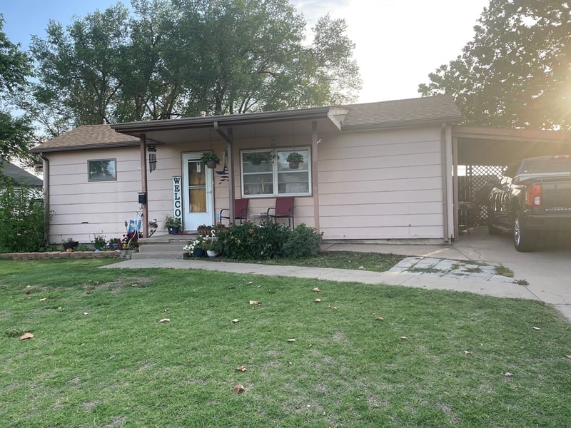 1217 N Center, Hoisington, KS 67544