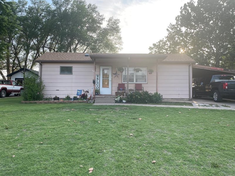 1217 N Center, Hoisington, KS 67544