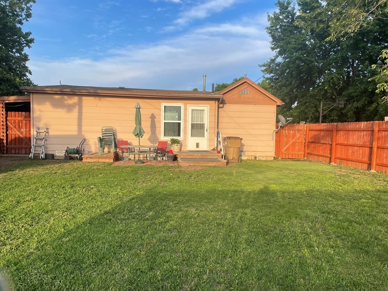 1217 N Center, Hoisington, KS 67544