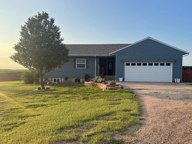 142 NE Santa Fe Trl, Great Bend, KS 67530