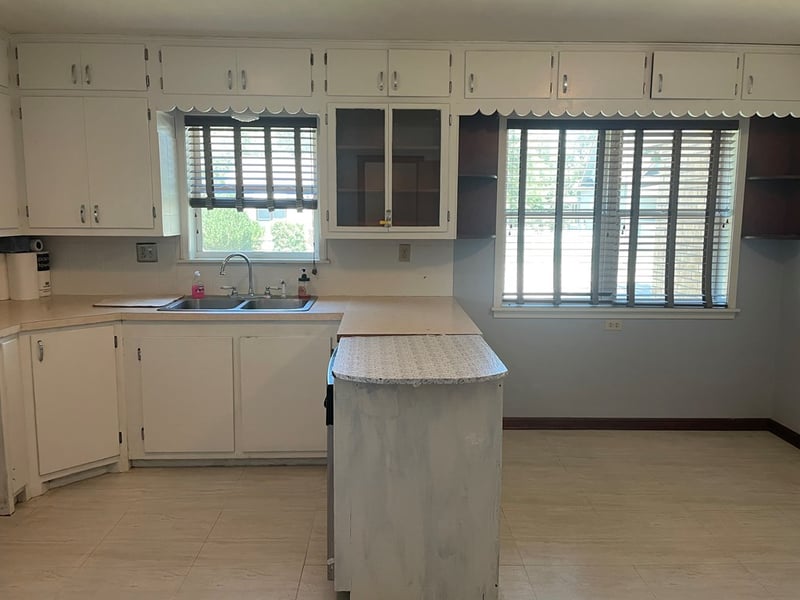307 E Nassau Ave, Holyrood, KS 67450