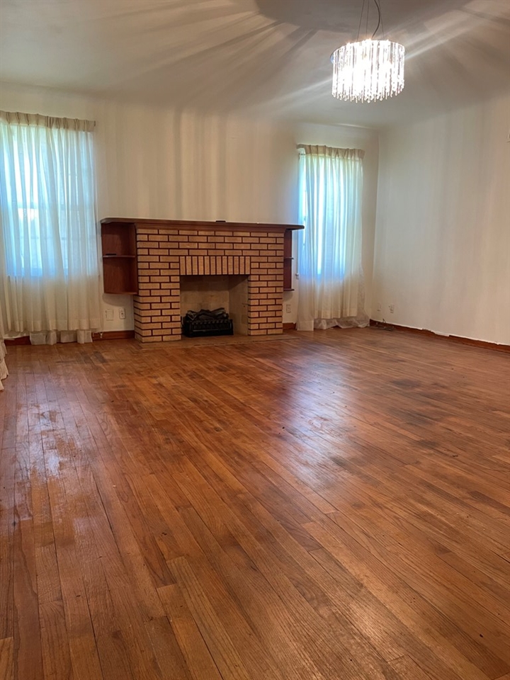 307 E Nassau Ave, Holyrood, KS 67450