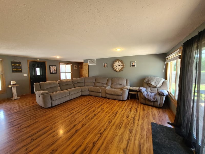 102 Fairview Rd, Canton, KS 67428