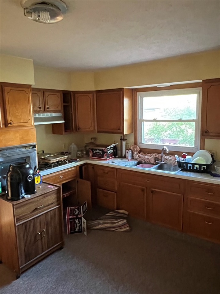 1112 N Clay St, Hoisington, KS 67544