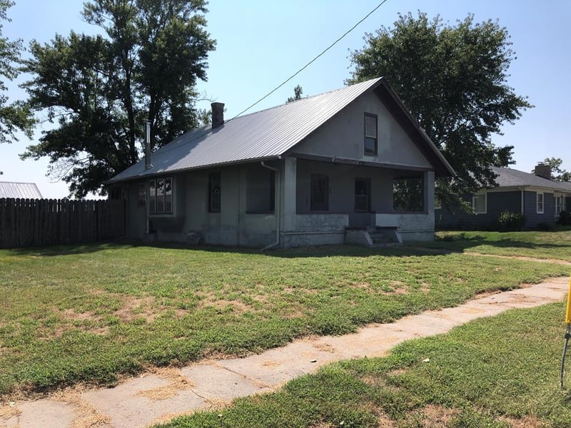 402 Arcadia, Clifton, KS 66937