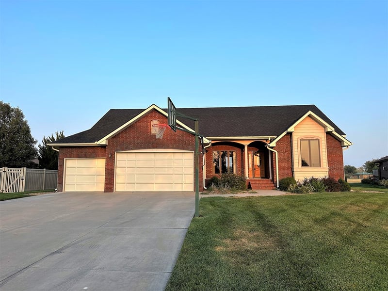 2110 White Sage Ct, Great Bend, KS 67530