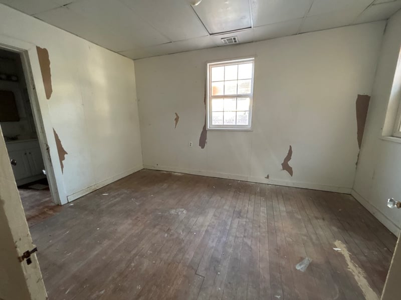 267 W 3rd, Hoisington, KS 67544