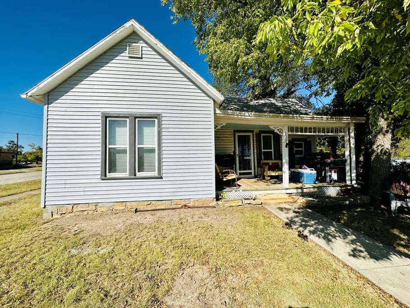 128 W Elm, Lincoln, KS 67455