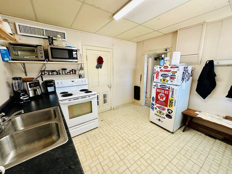 128 W Elm, Lincoln, KS 67455