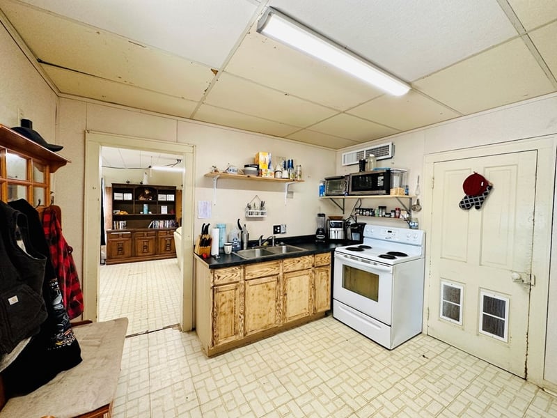 128 W Elm, Lincoln, KS 67455