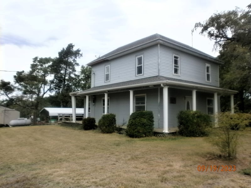 1135 Eden Rd, Abilene, KS 67410