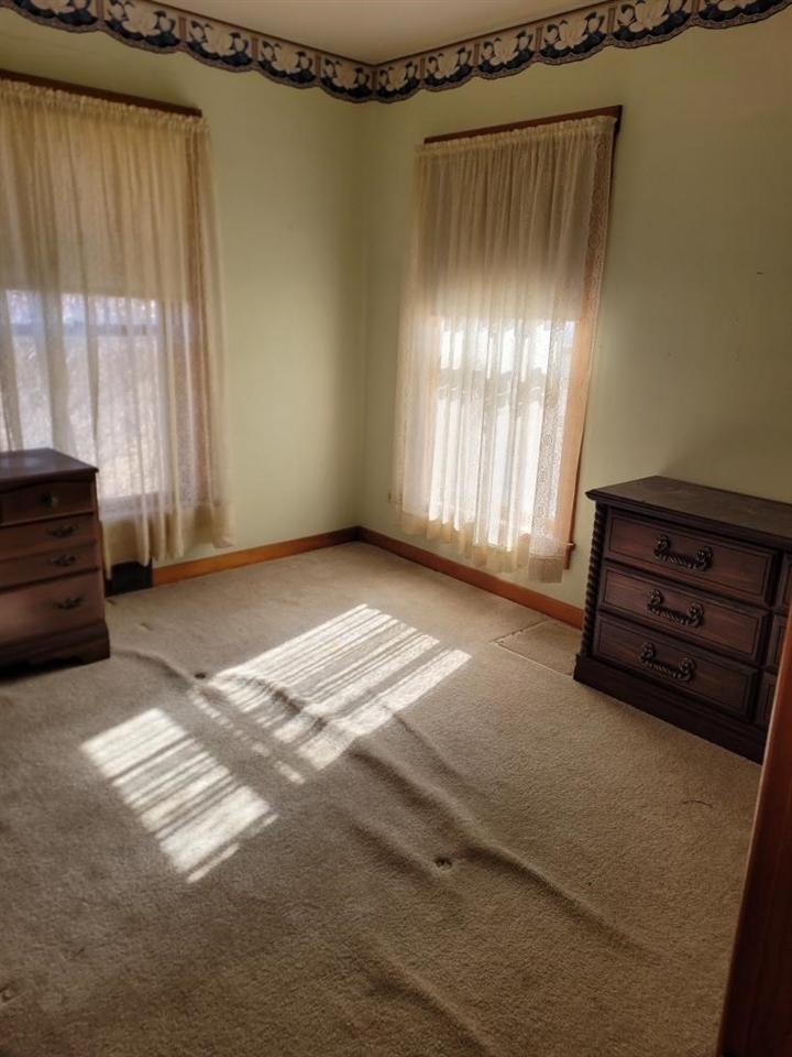 512 N 2nd St, Lincoln, KS 67455
