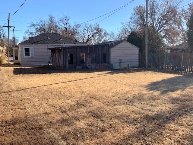 815 St John, Lyons, KS 67554