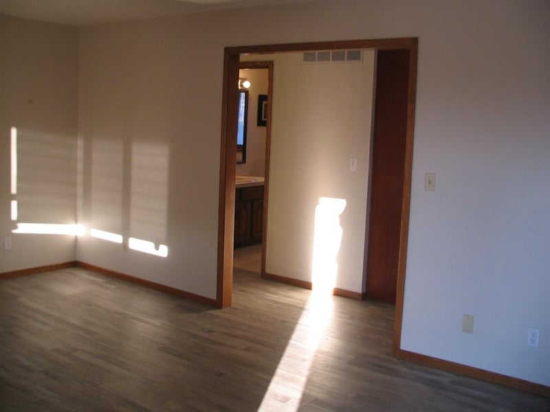 5228 Quail Creek Dr, Great Bend, KS 67530