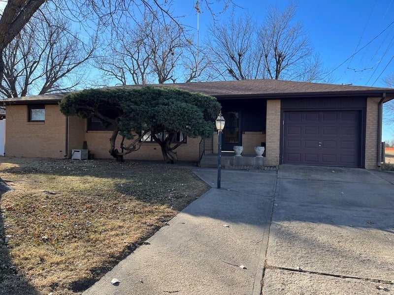 1721 College Ave, Larned, KS 67550