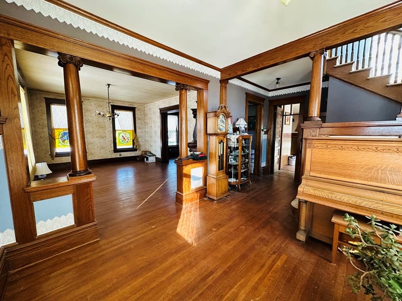 403 S 2nd St, Lincoln, KS 67455