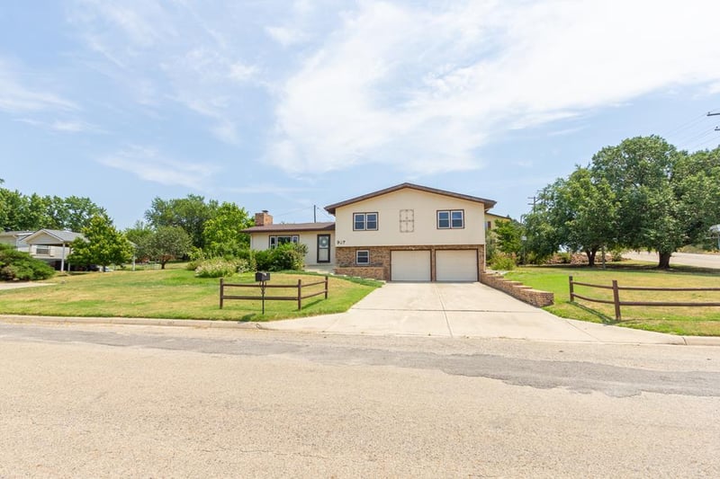 907 N 3rd St, Lincoln, KS 67455