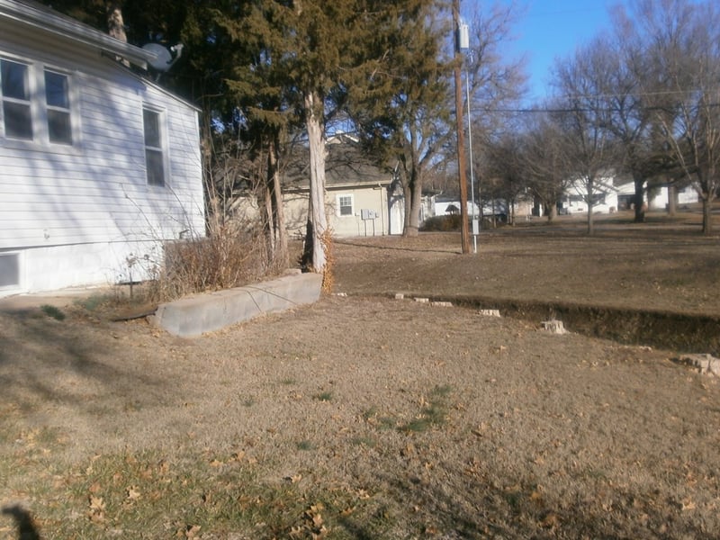 418 East Avenue S, Lyons, KS 67554