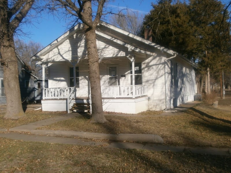 418 East Avenue S, Lyons, KS 67554
