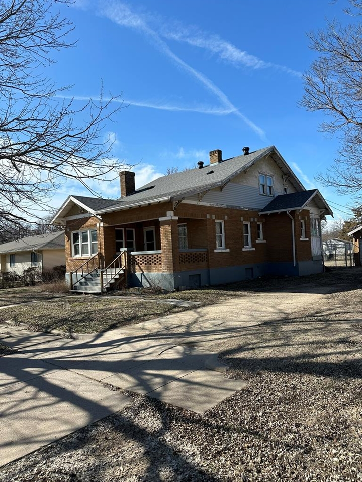 204 S Barbeck St, Holyrood, KS 67450