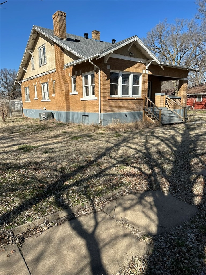 204 S Barbeck St, Holyrood, KS 67450